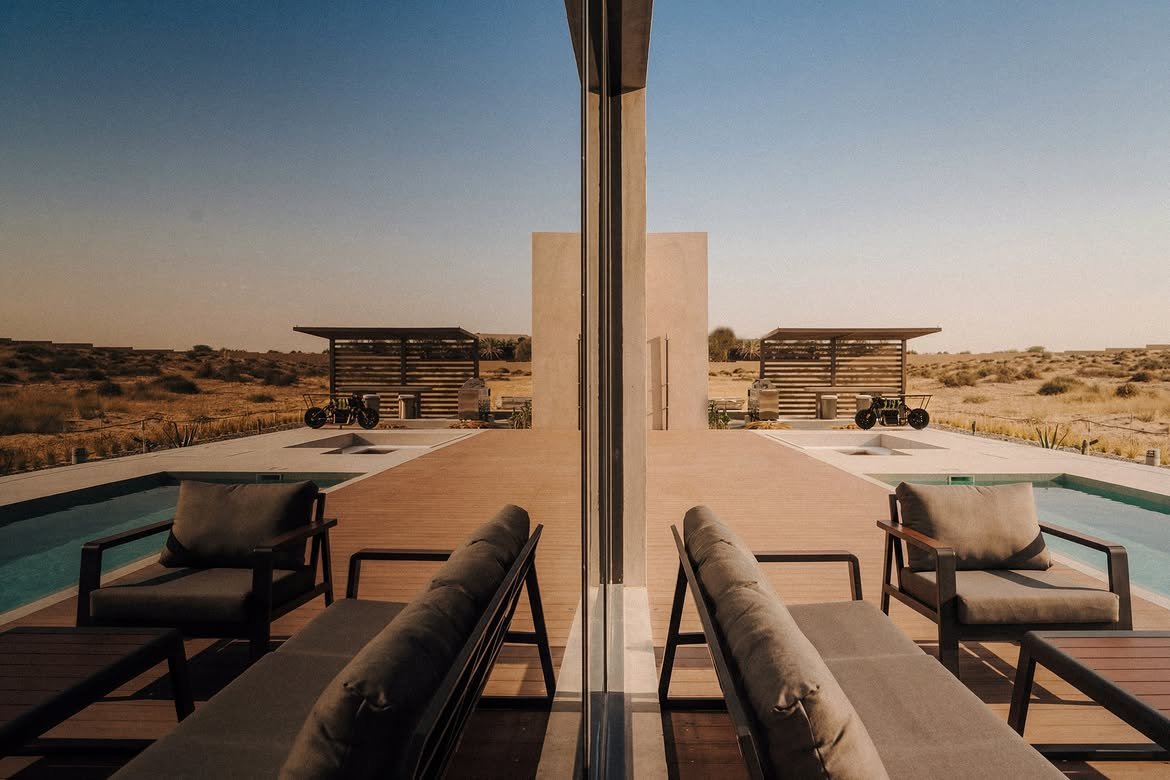 Through the house to the desert